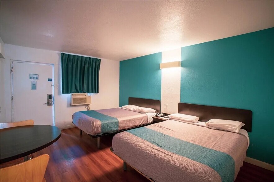 More Photos Of 520 S Jackson St, Jacksonville Hotel For Sale