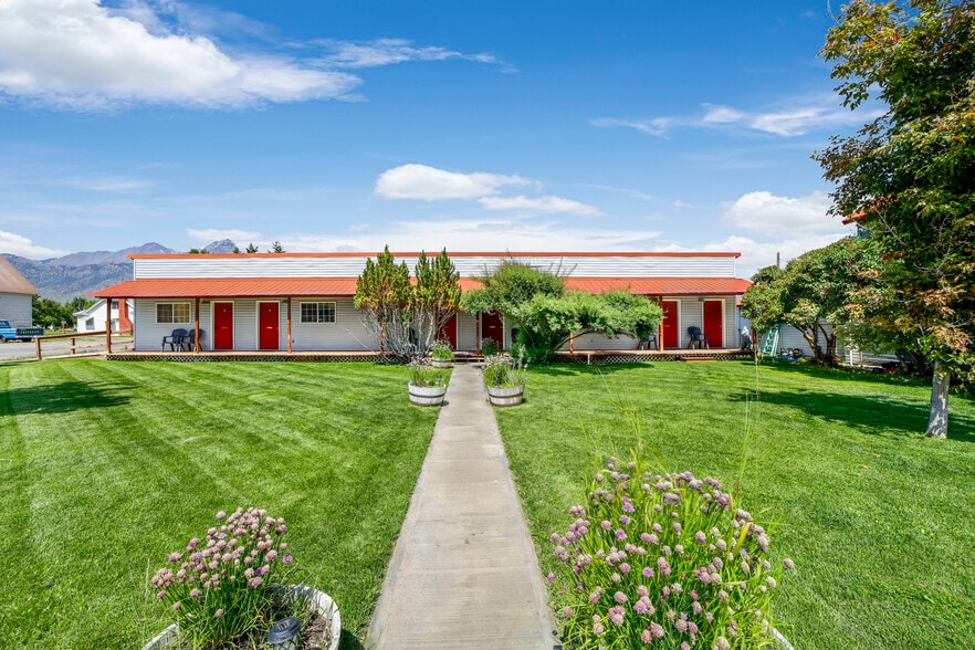 More Photos Of 418 W Spruce St, Mackay Hotel For Sale