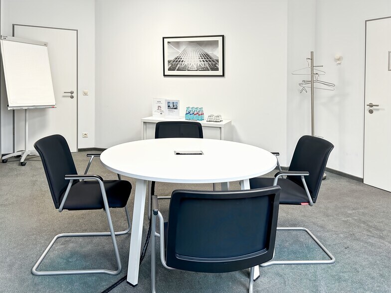 More Photos Of 280 Ann St NW, Grand Rapids Coworking Space