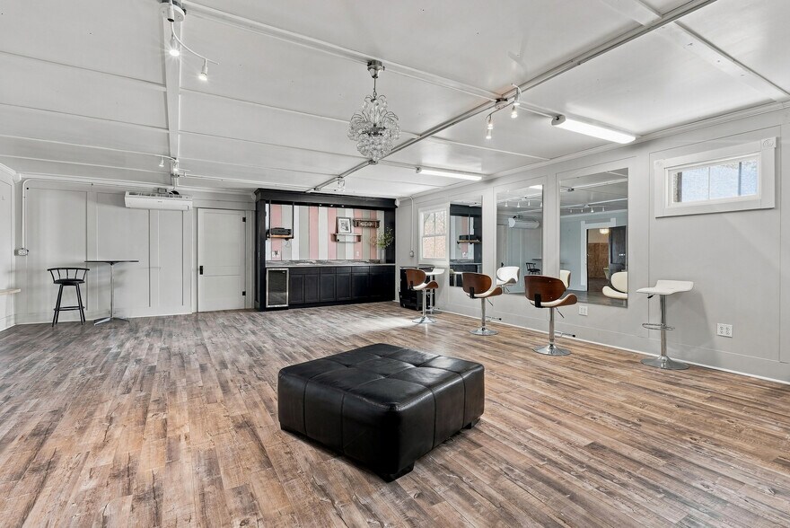 More Photos Of 204 S Broadway, Salisbury Specialty For Sale