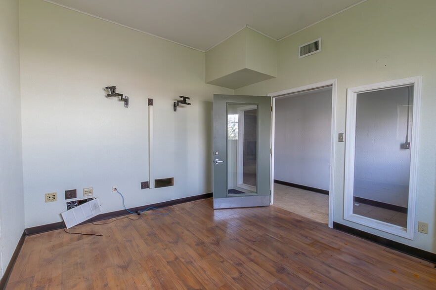 More Photos Of 340 S Eckroat St, Oklahoma City Unknown For Lease