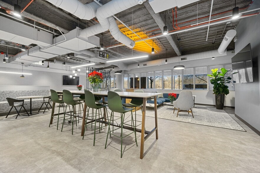 More Photos Of 6250 N River Rd, Rosemont Office For Lease