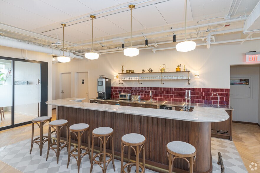 More Photos Of 100 N Biscayne Blvd, Miami Office For Lease