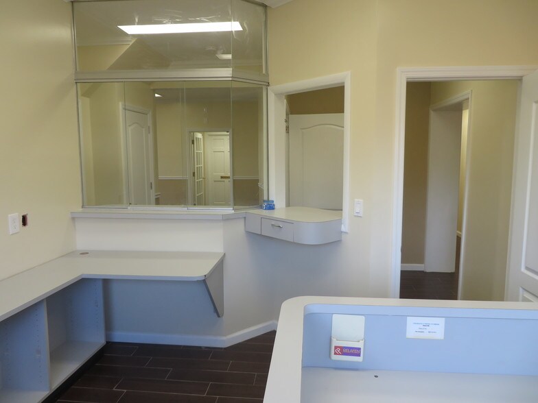 More Photos Of 286 E Main St, Somerville Medical For Lease