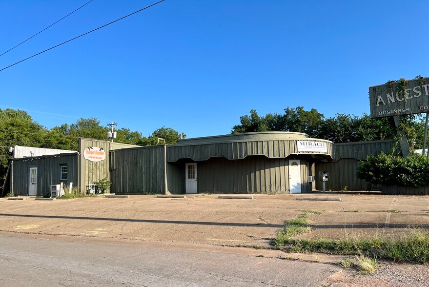 More Photos Of 1324 S Main St, Stillwater Office For Sale