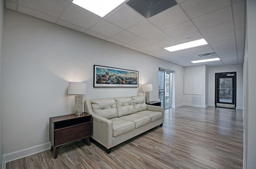 More Photos Of 905 N State St, Jackson Coworking Space