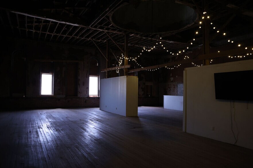 More Photos Of 526 Market St, Osage City Storefront For Sale