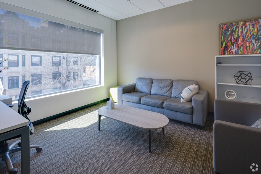 More Photos Of 5113 S Harper Ave, Chicago Coworking Space