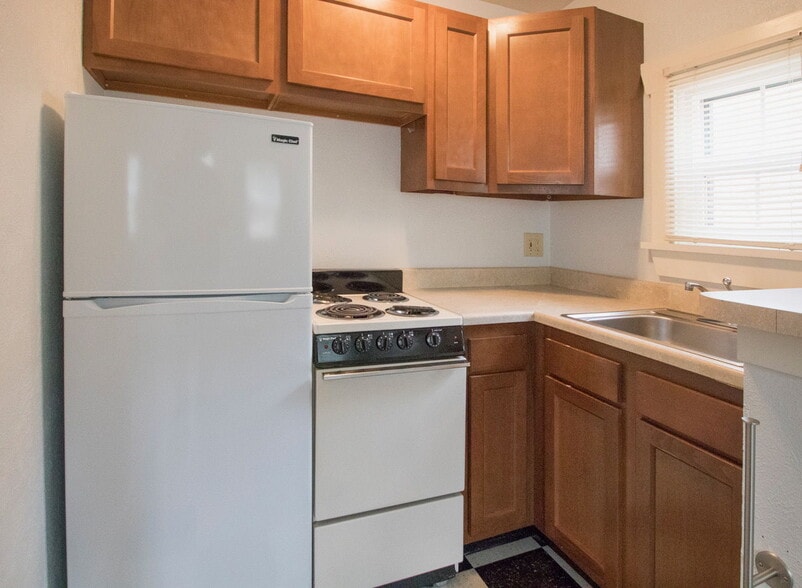 More Photos Of 102 Holly St, Colorado Springs Apartments For Sale
