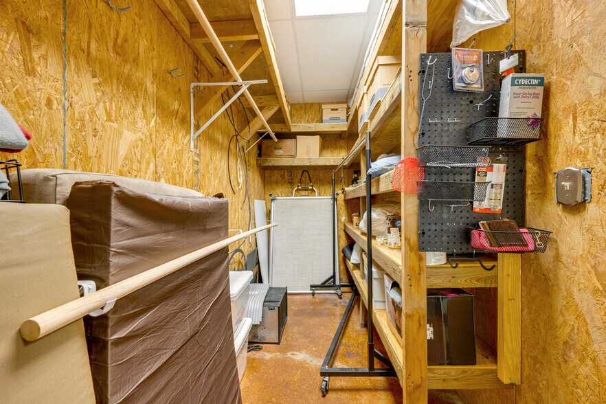 More Photos Of 10203-10263 County Road 135, Flint Service For Lease