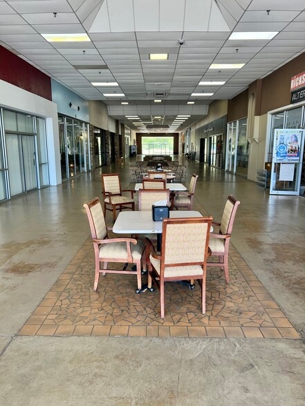 More Photos Of 501 S Main St, Springhill Unknown For Lease