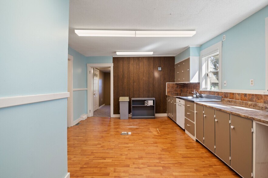 More Photos Of 10 Elm St, Gorham Office For Sale