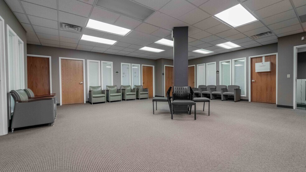 More Photos Of 600 Vale Park Rd, Valparaiso Flex For Lease