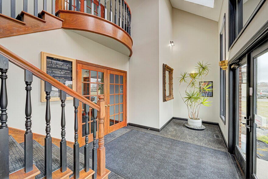 More Photos Of 4582 Northwest Plaza West Dr, Zionsville Office For Lease