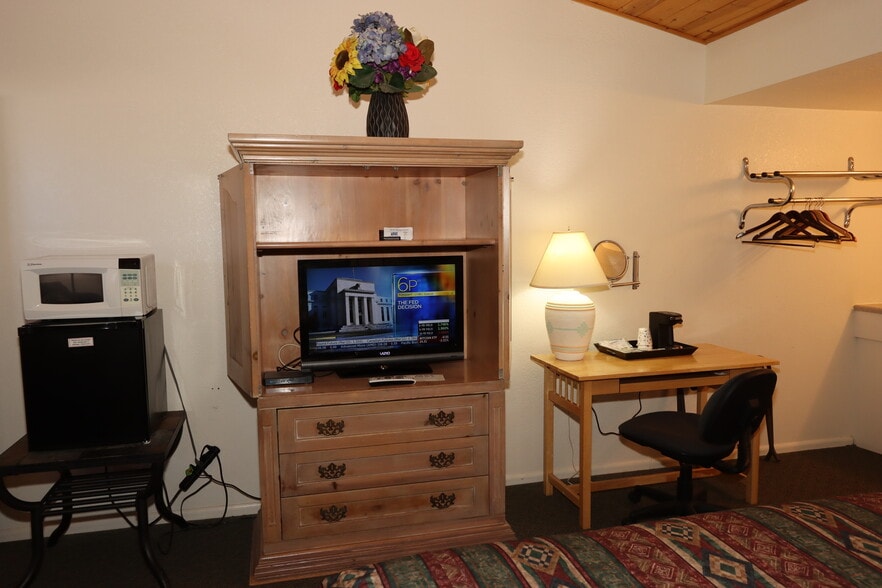More Photos Of 410 Fremont St, Tombstone Hotel For Sale