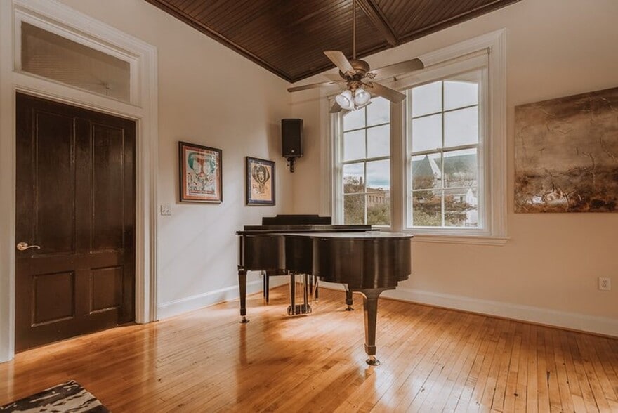 More Photos Of 441 Washington St, Portsmouth Office Residential For Sale