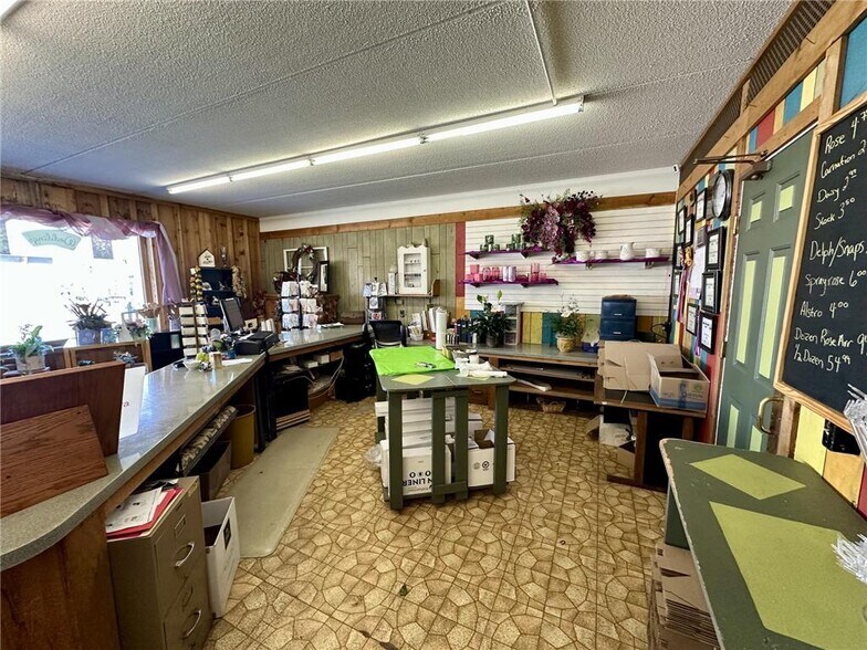 More Photos Of 605 1st St, Princeton Storefront For Sale