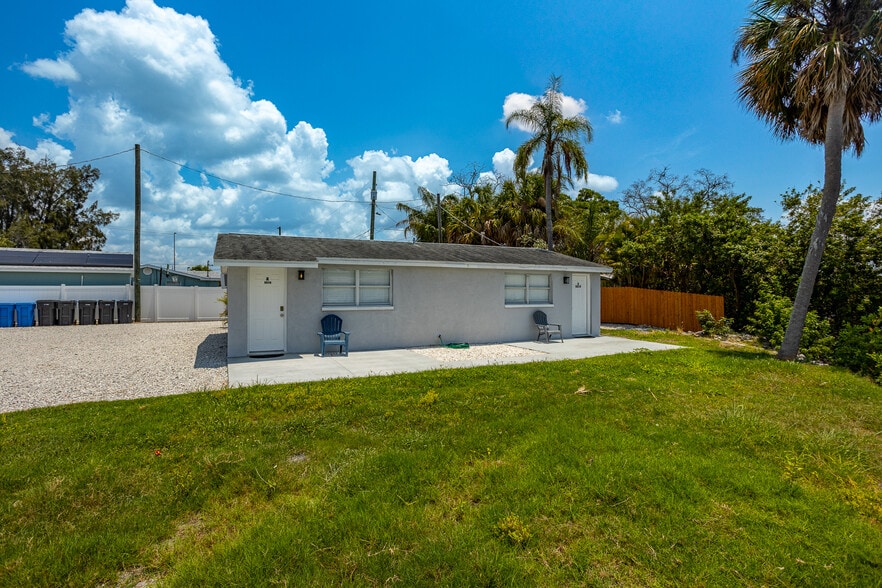 More Photos Of 8820 Rocky Creek Dr, Tampa Apartments For Sale
