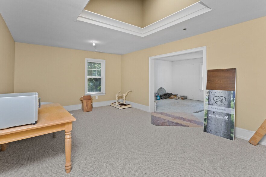 More Photos Of 466 Church St, Hamilton Office For Sale