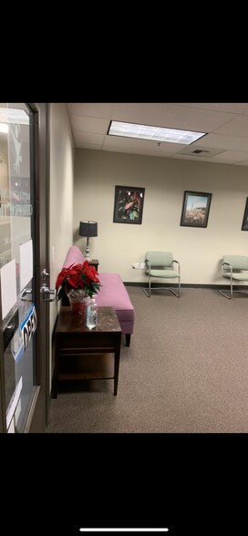 More Photos Of 1710 W Main St, Battle Ground Office For Lease