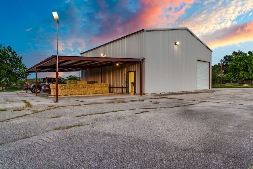 More Photos Of 42900 IH-10 West, Boerne Showroom For Sale