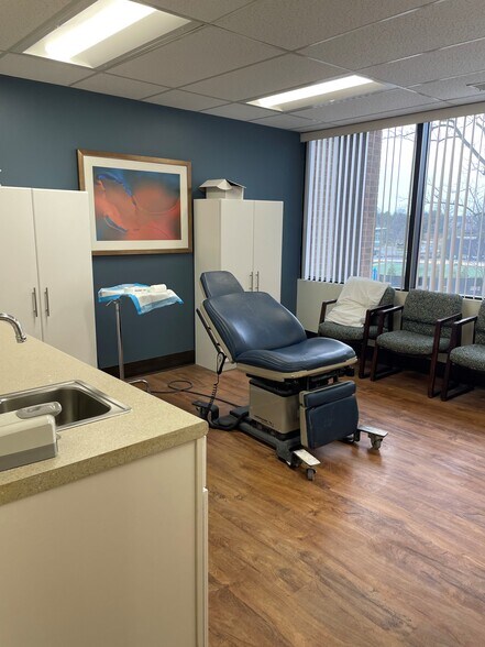 More Photos Of 7600 Osler Dr, Towson Medical For Sale