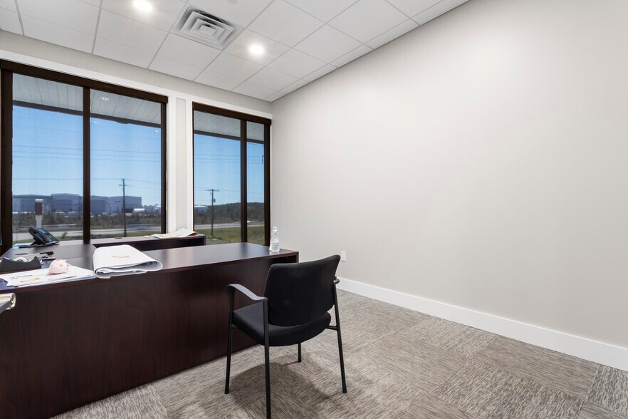 More Photos Of 13334 Seaway Rd, Gulfport Office For Lease