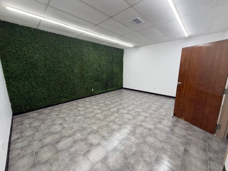 More Photos Of 2601 Lexington St, Kenner Warehouse For Sale