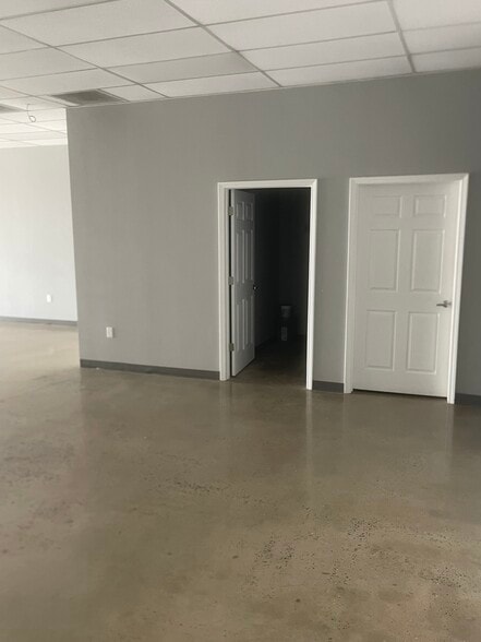 More Photos Of 380 S Harkrider St, Conway Storefront Retail Office For Lease