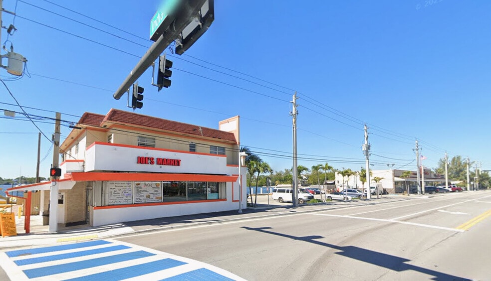 More Photos Of 900 N Ocean Dr, Hollywood Storefront Retail Office For Lease