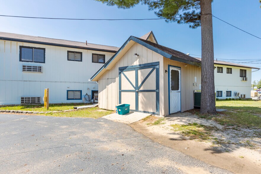 More Photos Of 6100 M-68 Hwy, Indian River Hotel For Sale