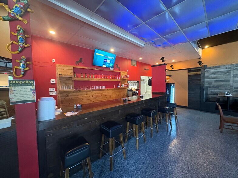 More Photos Of 1501-1505 Grand Blvd, Kansas City Freestanding For Lease