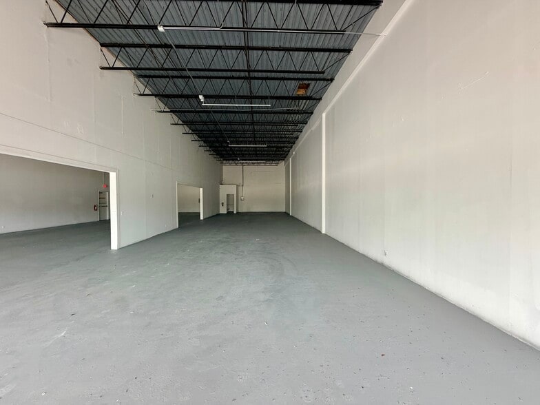 More Photos Of 3927-3999 NW 19th St, Lauderdale Lakes Unknown For Lease