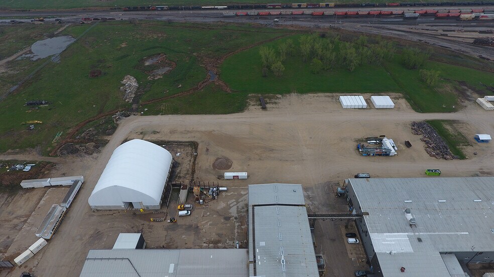 More Photos Of 770 Pandora Av E, Winnipeg Manufacturing For Lease