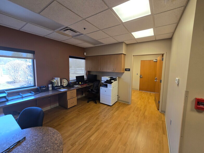 More Photos Of 7335 Crossleigh Ct, Toledo Office For Lease
