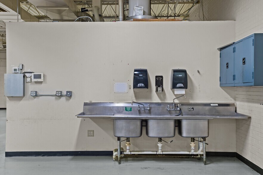 More Photos Of 157 Industrial Dr, King Warehouse For Lease