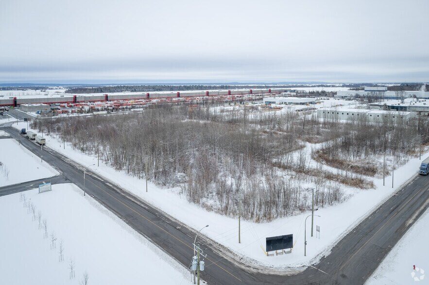 More Photos Of 25 Rue Léon-Malouin, Coteau-du-lac Distribution For Sale