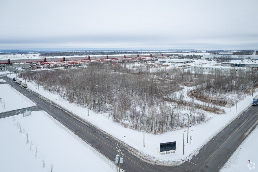 More Photos Of 25 Rue Léon-Malouin, Coteau-du-lac Distribution For Sale