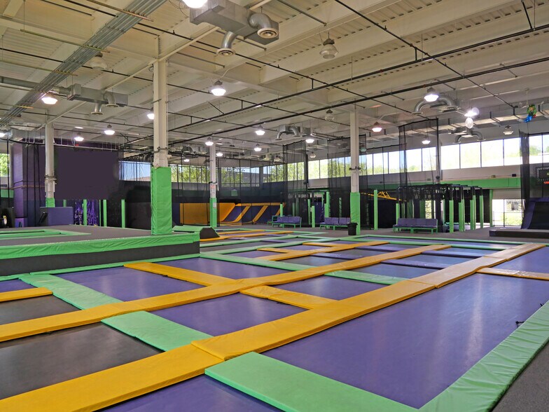 More Photos Of 11 Riverbend Dr S, Stamford Office For Lease