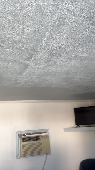 Primary Photo Of 1408 E Wise St, Bowie Hotel For Sale