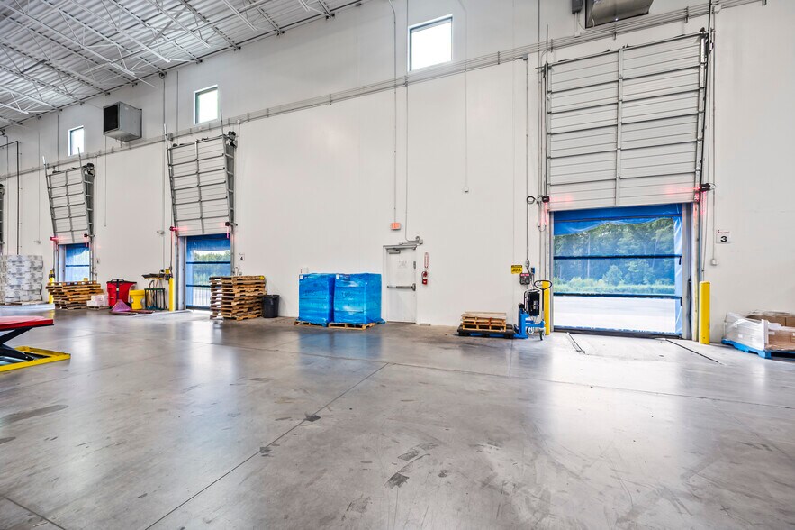 More Photos Of 101 Chamandy Dr, Salisbury Distribution For Sale