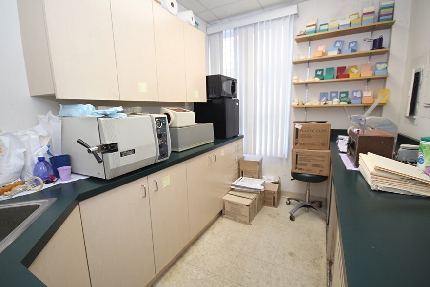 More Photos Of 15 1st St, Staten Island Office For Sale