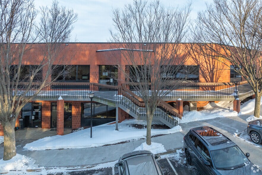 More Photos Of 1860 Charter Ln, Lancaster Office For Lease