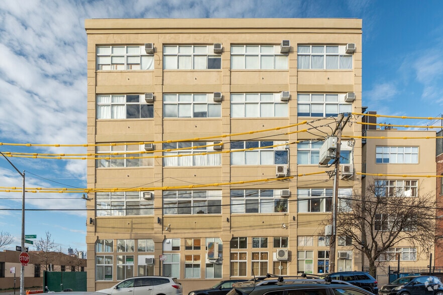 More Photos Of 231 Norman Ave, Brooklyn Apartments For Lease