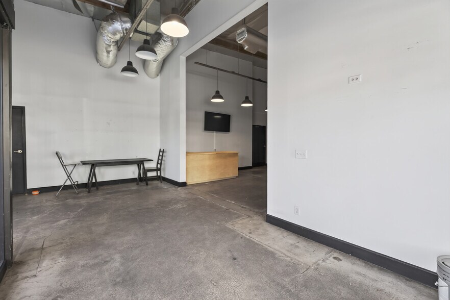 More Photos Of 11105 Weddington St, North Hollywood Service For Lease