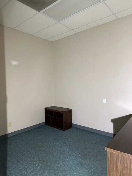 More Photos Of 821 NE 36th Terrace, Ocala Department Store For Lease