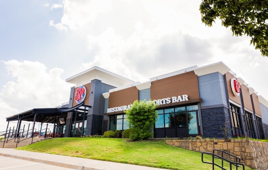 More Photos Of 6501 North Fwy, Fort Worth Restaurant For Sale