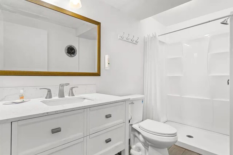 More Photos Of 1400 34th St N, Saint Petersburg Hotel For Sale
