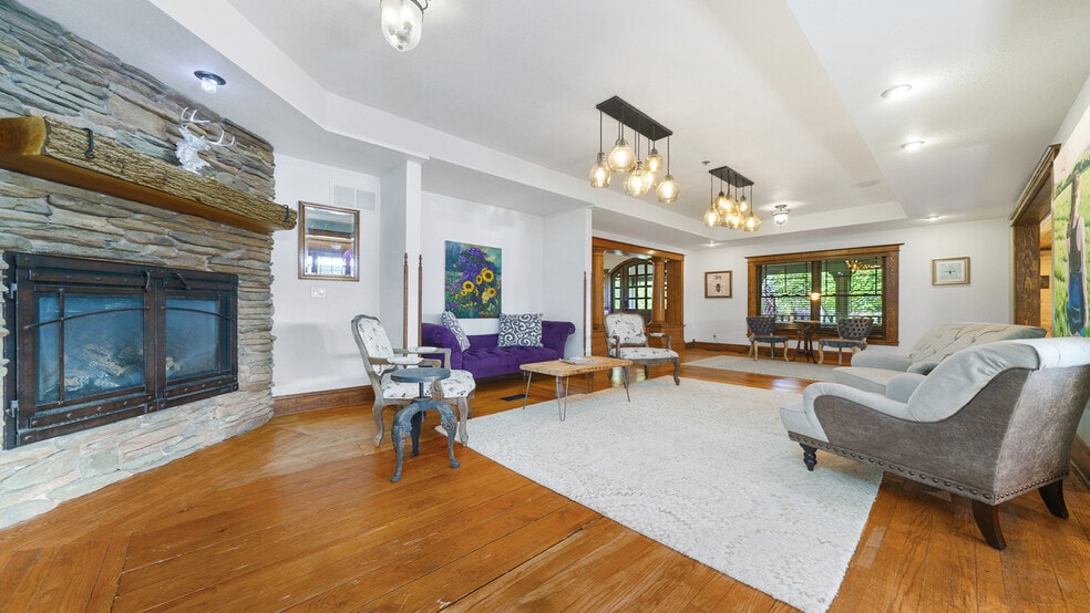 More Photos Of 409 N State St, Franklin Grove Hotel For Sale