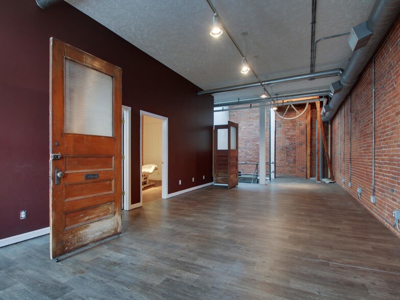 More Photos Of 130 N 5th St, Quincy Storefront Retail Residential For Lease